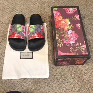 Gucci Blooms slides